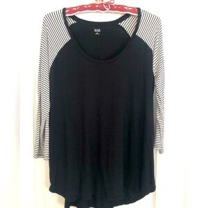 Ladies XL top 95%Rayon 5%Spandex comfy, long, 3/4 length sleeves.